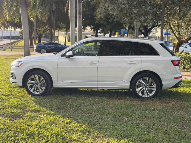 White Audi Q7, driver side profile